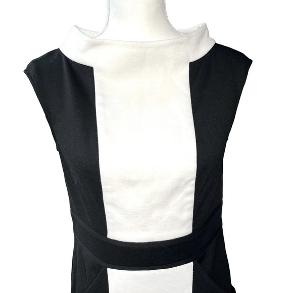 Adrianna Papell (NWT) Black and White Body Con Dress with Pockets Size 8 - Picture 2 of 10